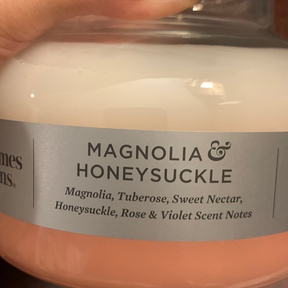 Better Homes Candles - Honeysuckle - Picture 3 of 5